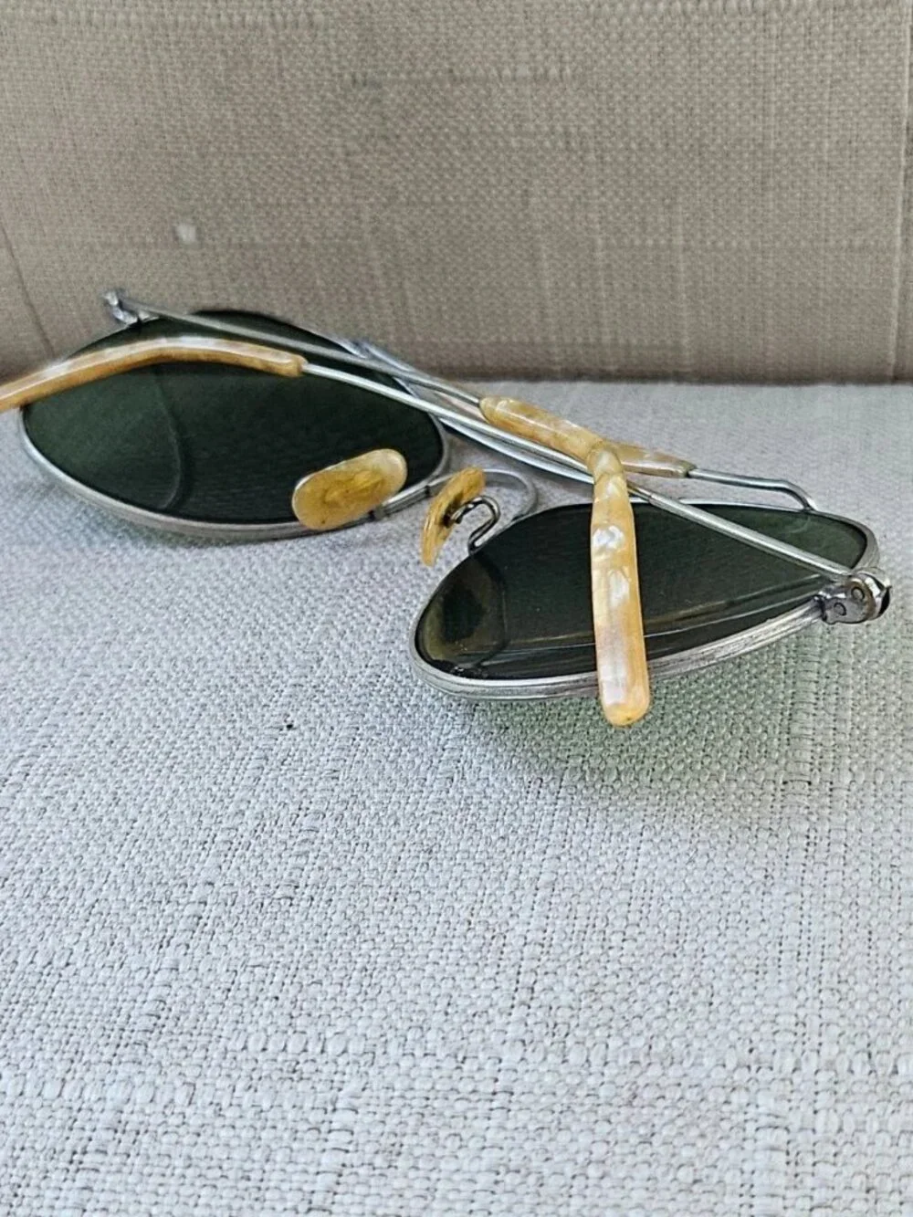 Vintage Men Sunglasses Silver Tone Metal Frame Green Lenses Aviator Sunglasses